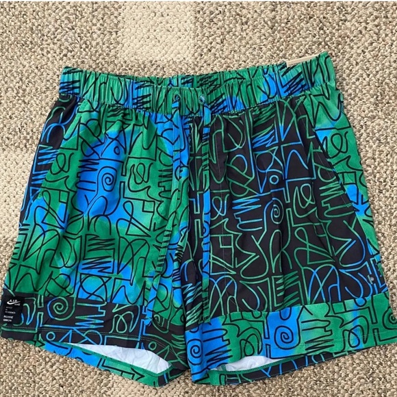 *NWT* Men Nike Yoga Dri-FIT A.I.R. Soft Woven Athletic Shorts Lucky Greene - Picture 3 of 5